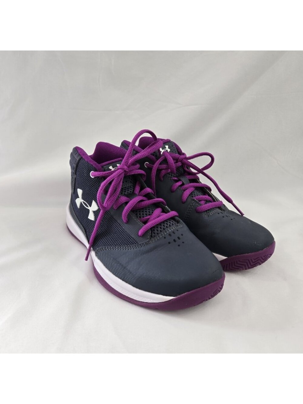 UNDER ARMOUR KIDS GRAY & PURPLE BASKETBALL SHOES BIG KIDS SIZE 2.5Y